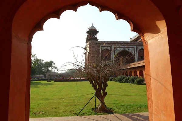 Taj Mahal - Mausoleum - moskee, gelegen in Agra, India — Stockfoto