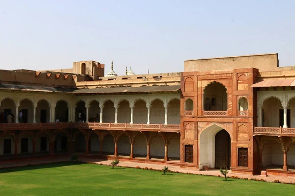 Κόκκινο φρούριο με τα ινδικά της πόλης Agra — Φωτογραφία Αρχείου