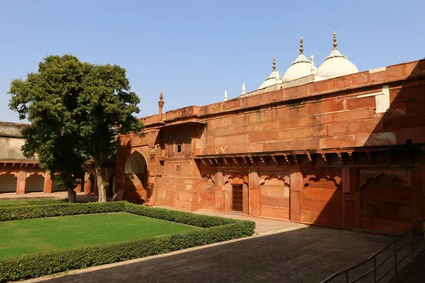 Röda fortet i Agra indisk stad — Stockfoto