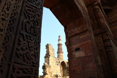 Qutub Minar - dünyanın en yüksek tuğla Minare. 