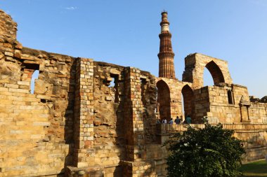 Qutub Minar - dünyanın en yüksek tuğla Minare. 