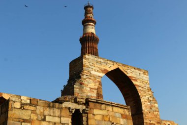 Qutub Minar - dünyanın en yüksek tuğla Minare. 
