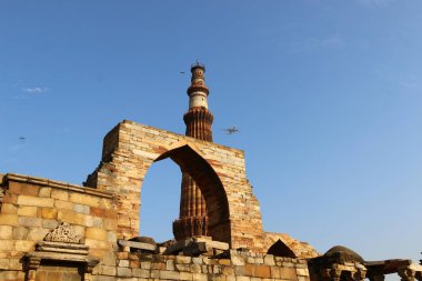 Qutub Minar - dünyanın en yüksek tuğla Minare. 