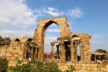 Qutub Minar - dünyanın en yüksek tuğla Minare. 