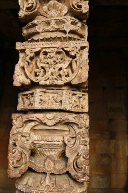 Qutub Minar - dünyanın en yüksek tuğla Minare. 