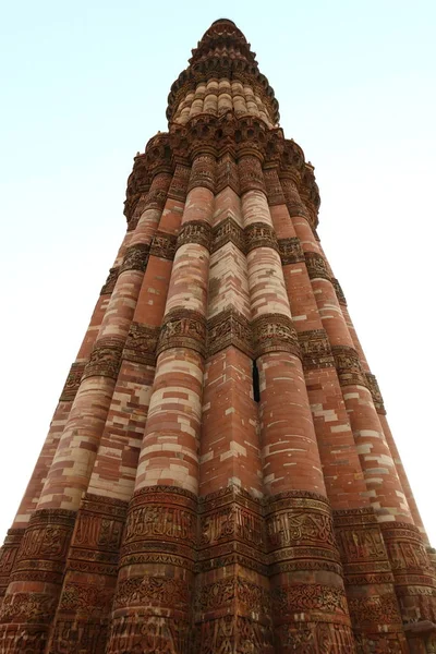 Qutub minar - das höchste Ziegelminarett der Welt. — Stockfoto