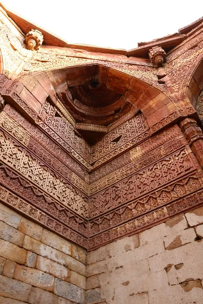 Qutub Minar - il minareto di mattoni più alto del mondo . — Foto Stock