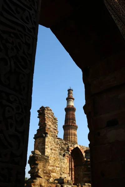 Qutub Minar - el minarete de ladrillo más alto del mundo . —  Fotos de Stock