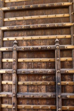 Şehir ve doğa paralel çizgiler 