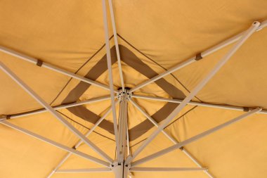 Şehir ve doğa paralel çizgiler 