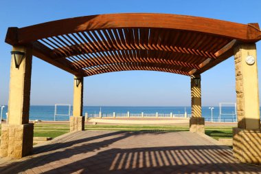 Şehir ve doğa paralel çizgiler 