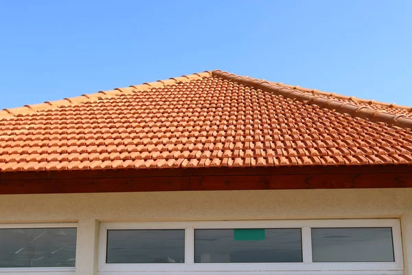 Roof - the top structure of the building — Stock Photo, Image