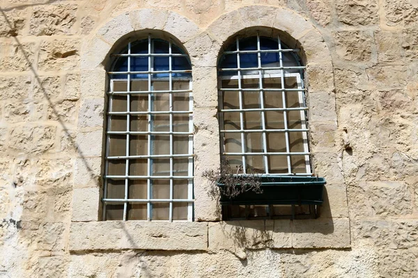 Innego miasta windows — Zdjęcie stockowe