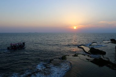 Deniz kenarında bir akşam 