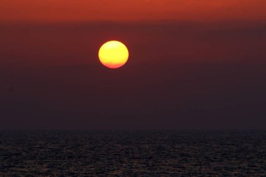 Deniz kenarında bir akşam 