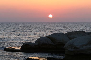 Deniz kenarında bir akşam 