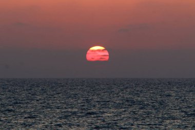 Deniz kenarında bir akşam 