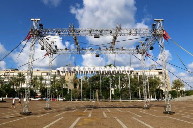 Tezgah parkta duruyor 