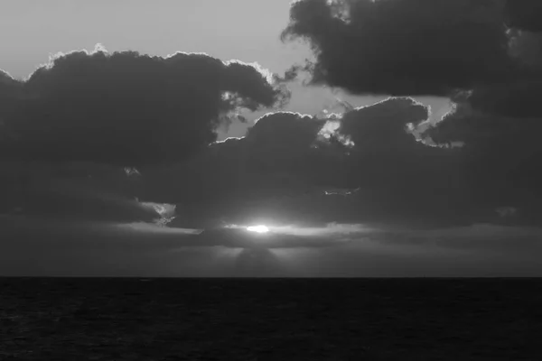 海のそばの夜 — ストック写真