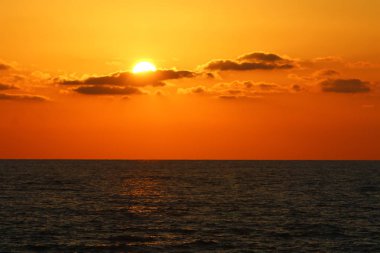 Deniz kenarında bir akşam 