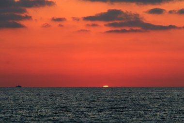 Deniz kenarında bir akşam 