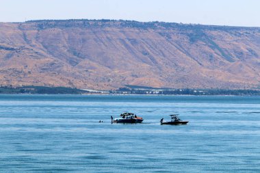 Celile Denizi kıyısında. 