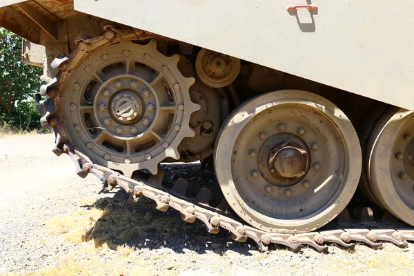 Tank - bepansrade stridsfordon — Stockfoto