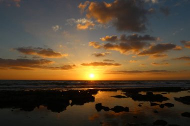 Deniz kenarında bir akşam 