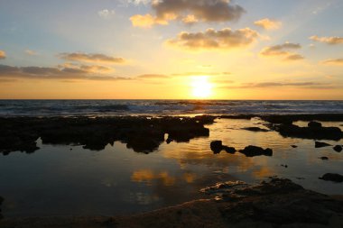 Deniz kenarında bir akşam 