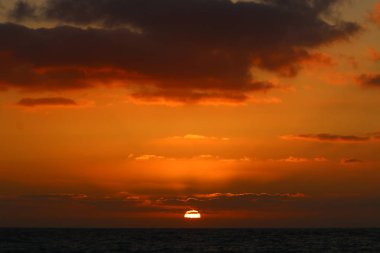 Deniz kenarında bir akşam 