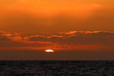 Deniz kenarında bir akşam 