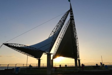 Deniz kenarında bir akşam 