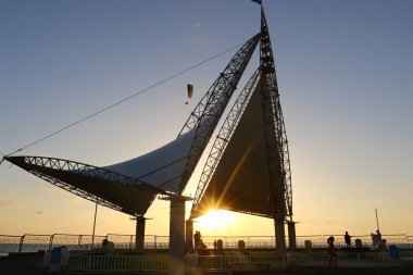 Deniz kenarında bir akşam 