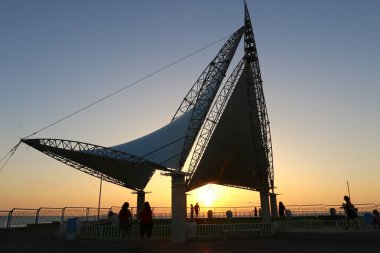 Deniz kenarında bir akşam 