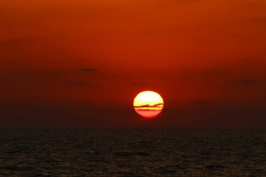 Deniz kenarında bir akşam 