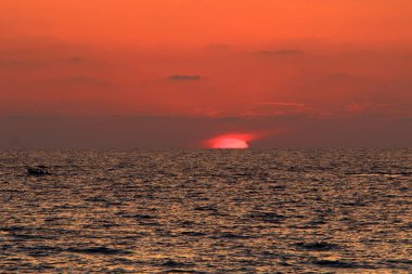 Deniz kenarında bir akşam 