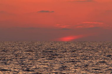 Deniz kenarında bir akşam 