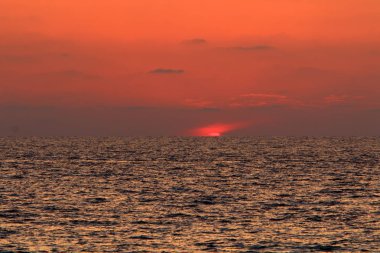 Deniz kenarında bir akşam 