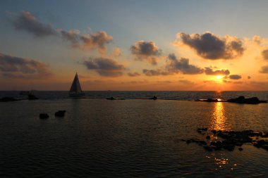 Deniz kenarında bir akşam 