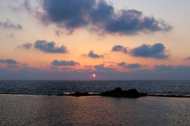 Deniz kenarında bir akşam 