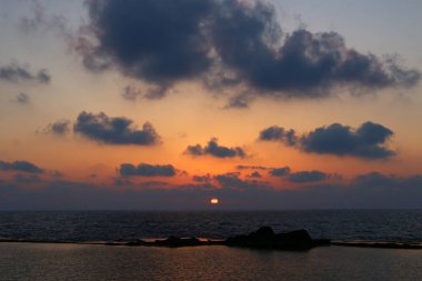 Deniz kenarında bir akşam 