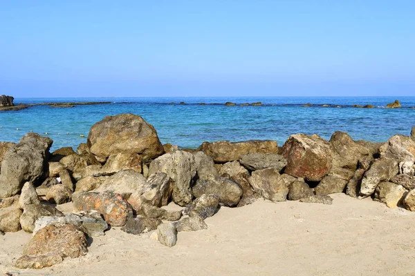 Πέτρες βρίσκονται στην παραλία — Φωτογραφία Αρχείου
