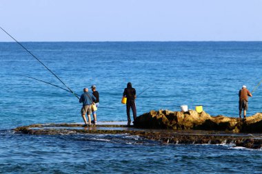 Balıkçılar sahilde 