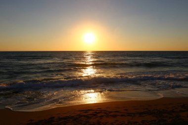 Deniz kenarında bir akşam 