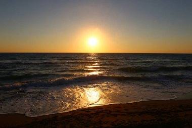 Deniz kenarında bir akşam 