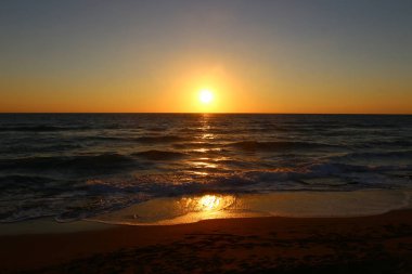 Deniz kenarında bir akşam 