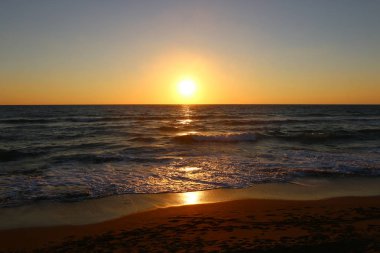 Deniz kenarında bir akşam 