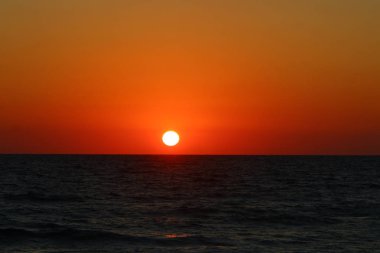 Deniz kenarında bir akşam 