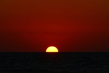 Deniz kenarında bir akşam 