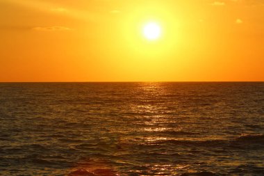 Deniz kenarında bir akşam 